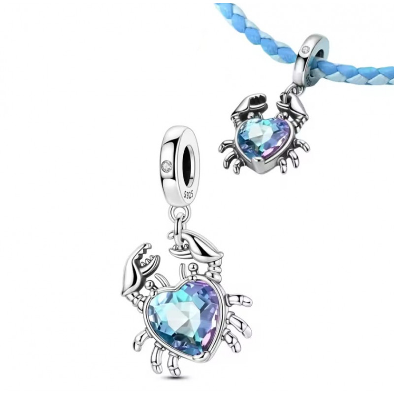 Charm pour bracelet crabe accroché coeur bleu