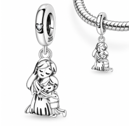 Charm garçon fait un calin à sa maman pour bracelet