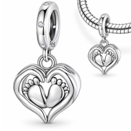 Charm pour bracelet pied de bébé dans main de maman coeur