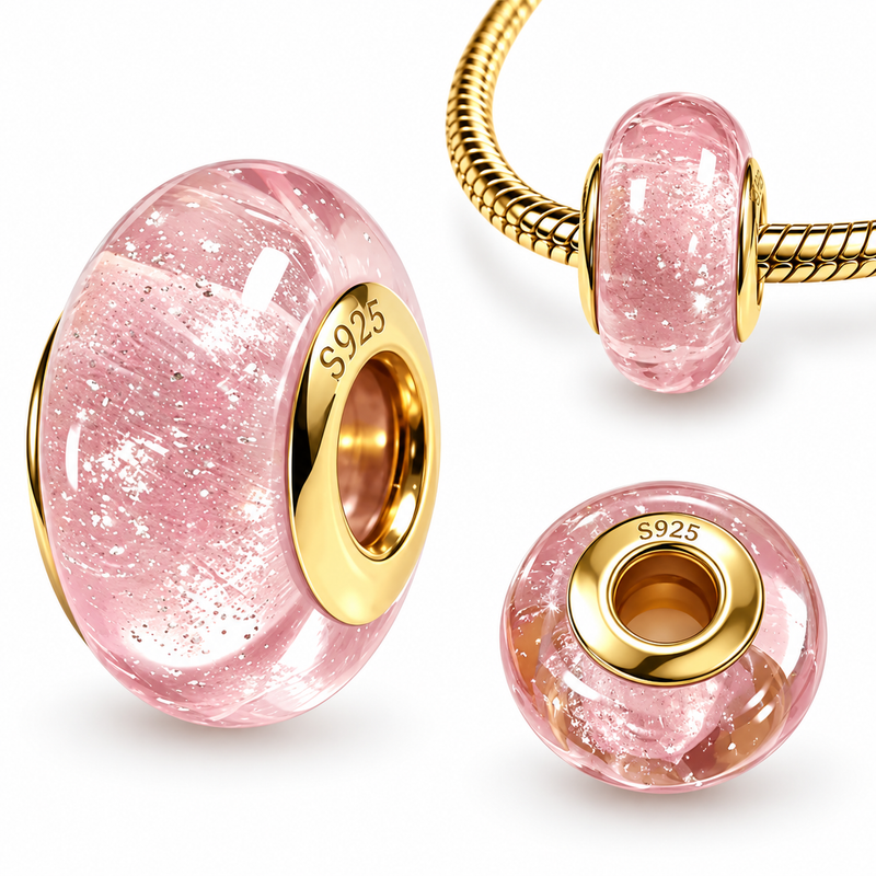Charm pour bracelet en verre rose poudré scintillant et doré
