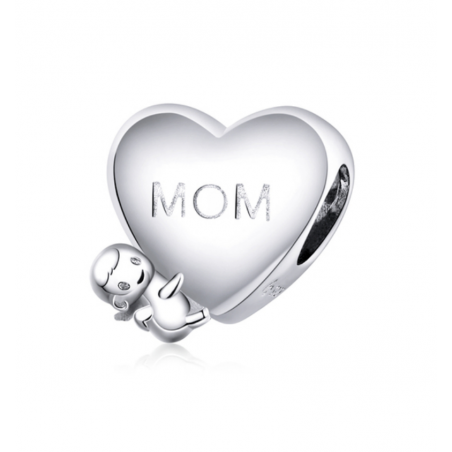 Charm pour bracelet bébé accroché sur coeur maman