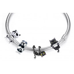 Charm pour bracelet ours accroché sur bracelet