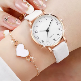 lot de deux montres femme noir et blanc avec bracelets coeur