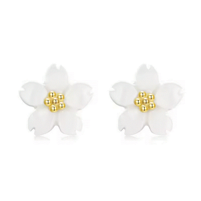 boucles d'oreilles petite fleur de cerisier blanche boucles d'oreilles petite fleur de cerisier blanche