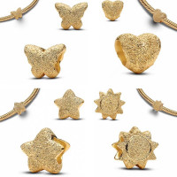 Charm relief frappé or